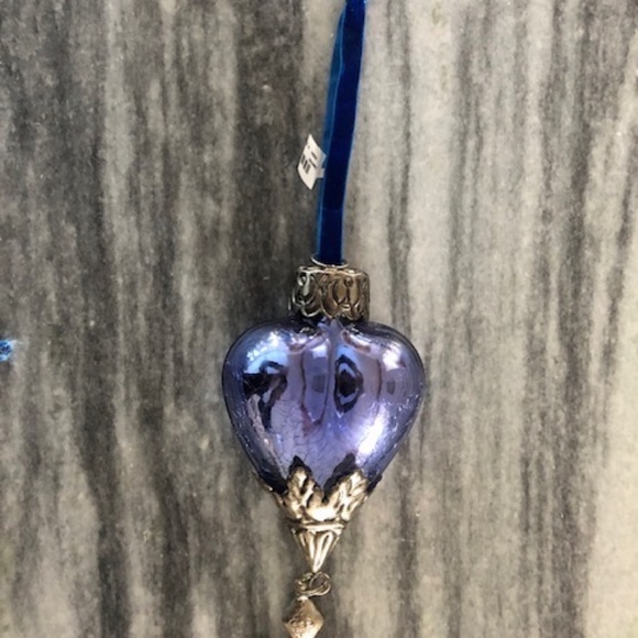 NWT Heart Shaped Glass Christmas Ornament set with metal accents (Periwinkle blu - Picture 4 of 6